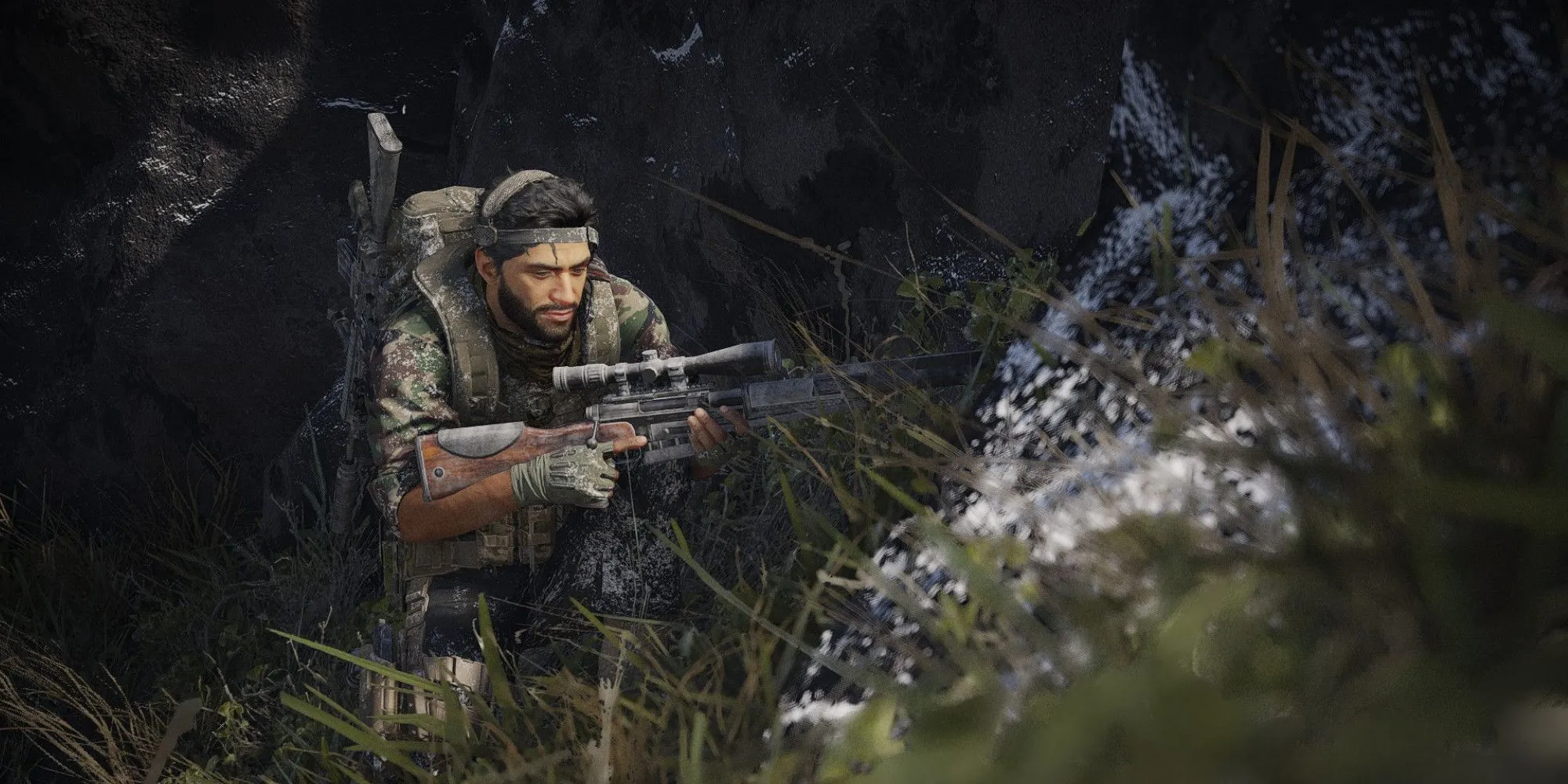 Đặc nhiệm Ghost Recon ngắm bắn từ vị trí ẩn nấp trong game chiến thuật
