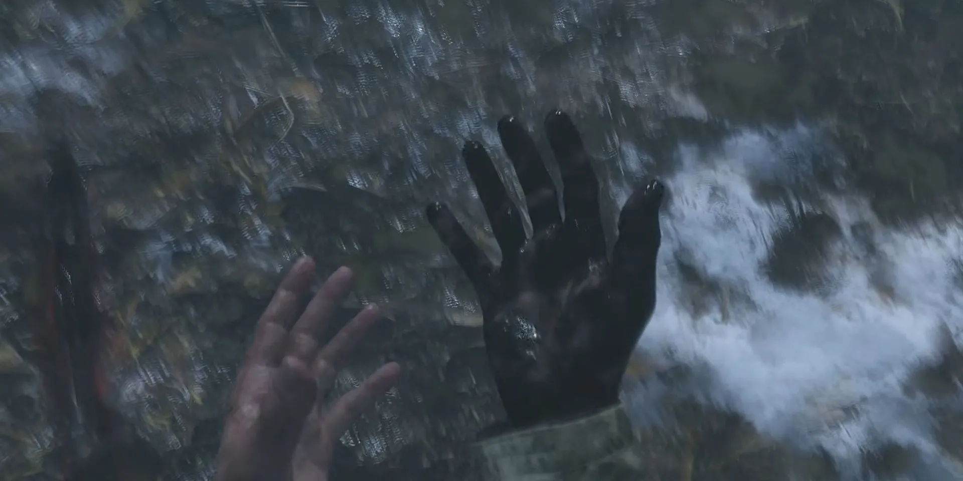 Ethan Winters đối mặt hiểm nguy trong Resident Evil Village với bí mật về sự sống còn của bản thân