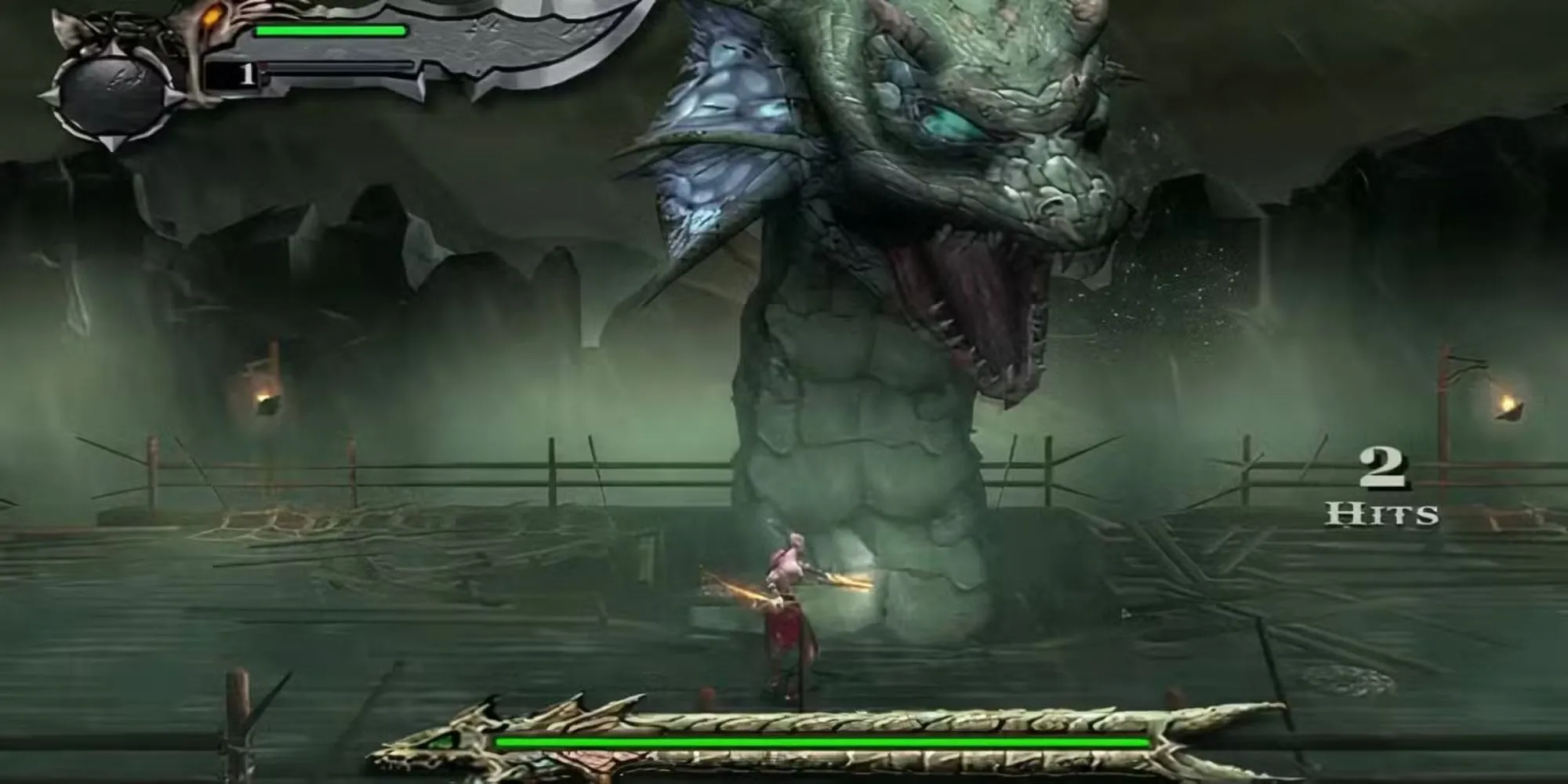 Kratos trong God of War 2005 với thanh Blades of Chaos trên tay