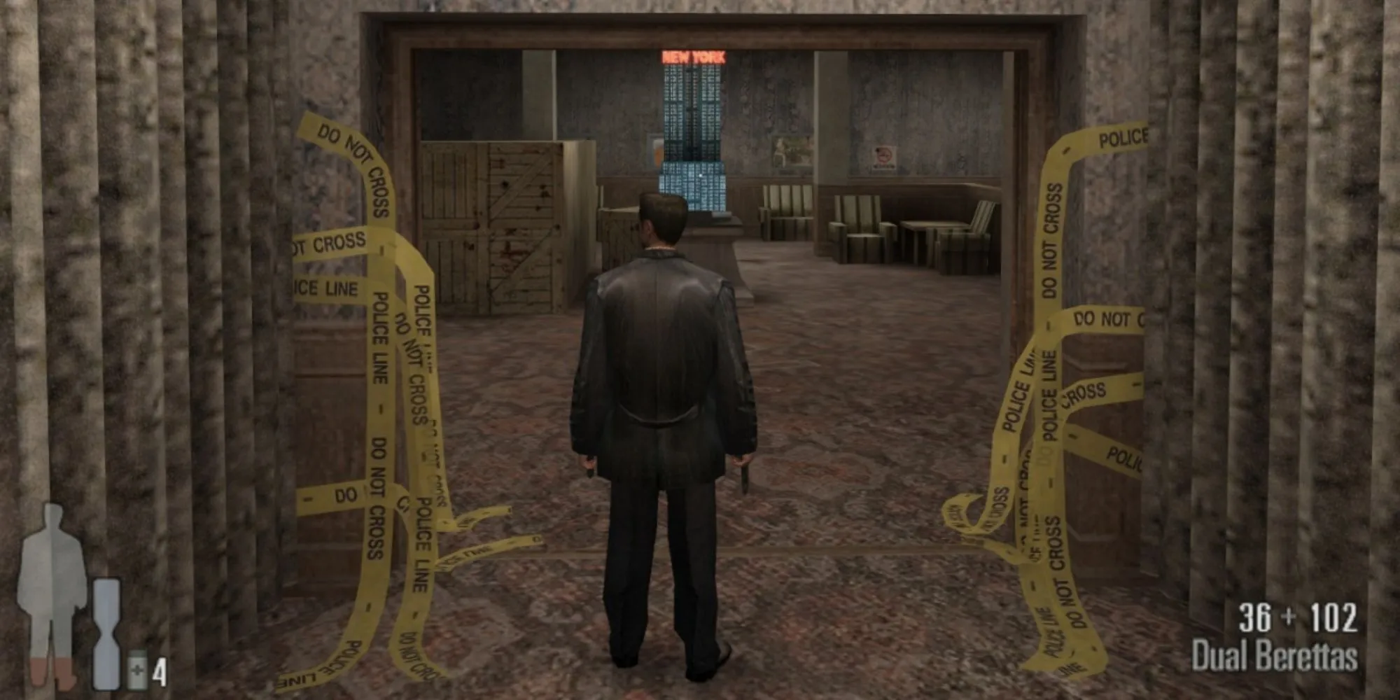 Max Payne đứng trong một khách sạn với nhiều băng cảnh báo của cảnh sát vây quanh