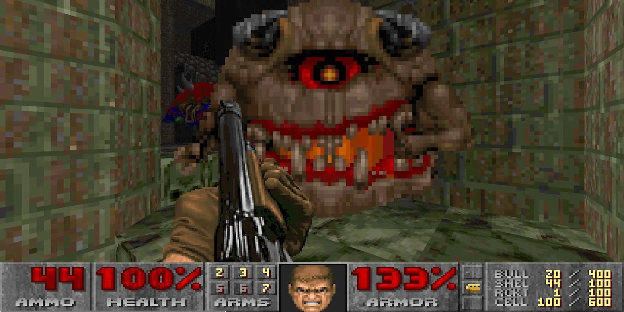 Một cảnh chiến đấu trong Doom II với quái vật Revenant và giao diện cổ điển