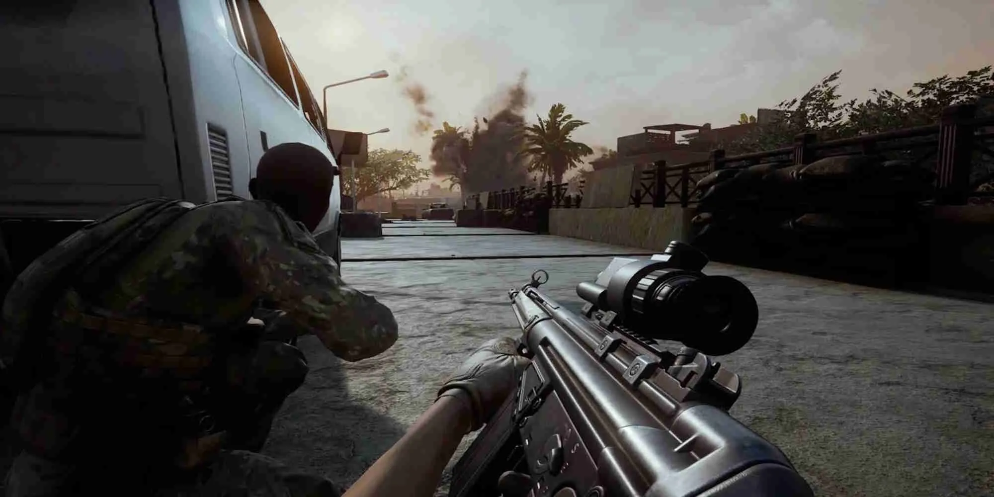 Một người lính trong Insurgency: Sandstorm đang di chuyển qua một khu vực đổ nát