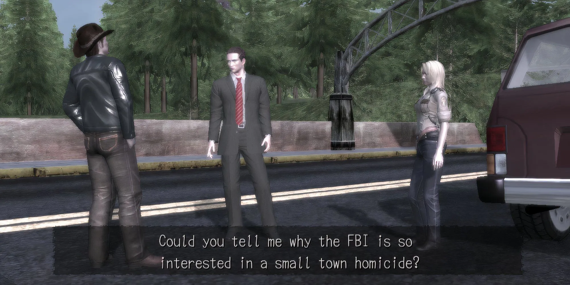 Nhân vật chính Francis York trong Deadly Premonition đang nói chuyện với các nhân vật khác bên cạnh xe hơi
