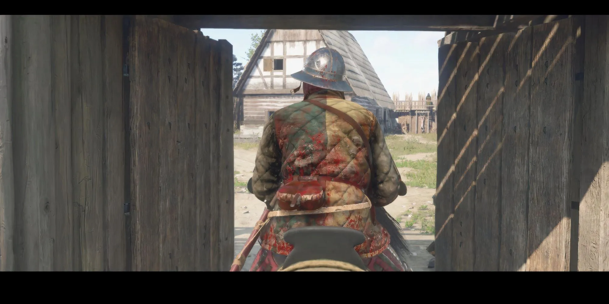 Nhân vật chính Henry đang cân nhắc chấp nhận hoặc từ chối lời thách đấu từ Erik trong Kingdom Come Deliverance 2