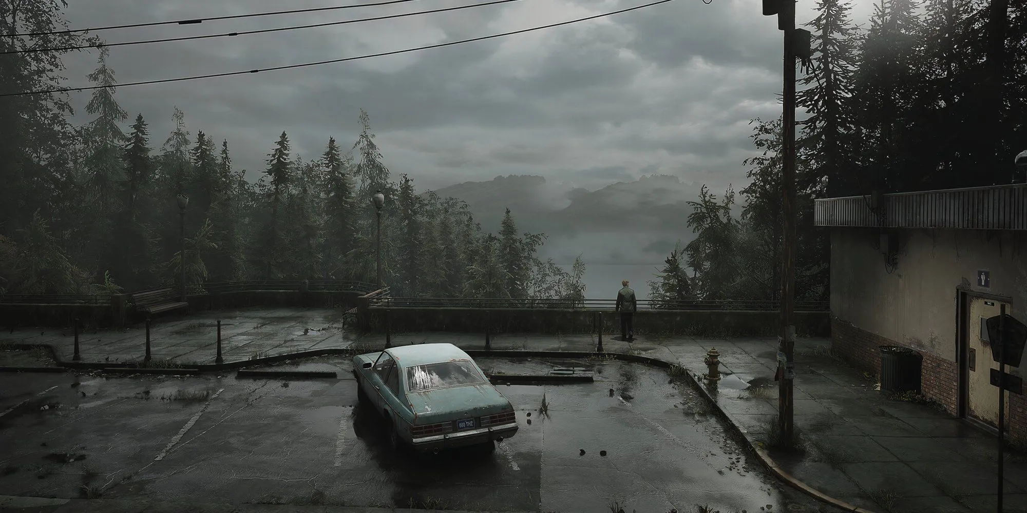 Nhân vật chính James Sunderland của Silent Hill 2 quay lưng đứng một mình bên ngoài