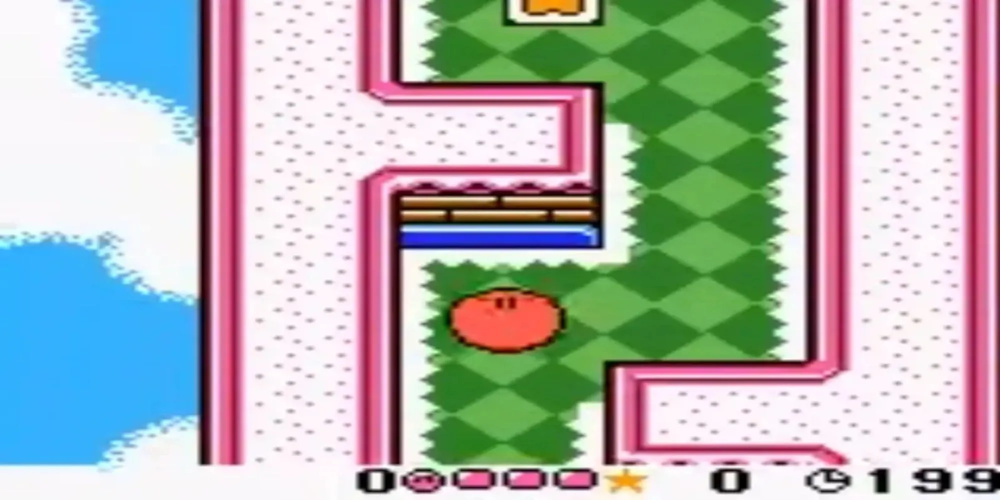 Nhân vật Kirby màu hồng đang lăn trong một màn chơi của Kirby Tilt 'n' Tumble trên Game Boy Color