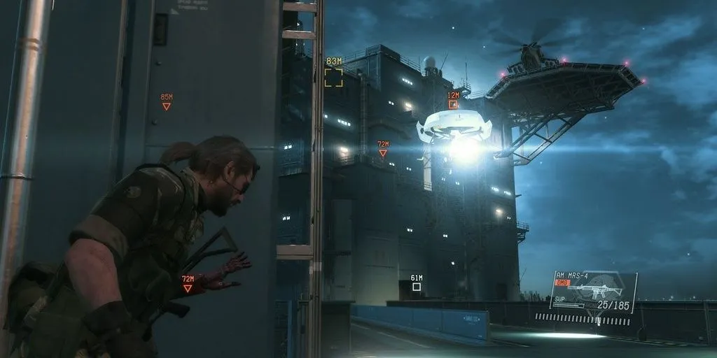 Venom Snake cưỡi ngựa D-Horse khám phá thế giới mở rộng lớn trong Metal Gear Solid V The Phantom Pain