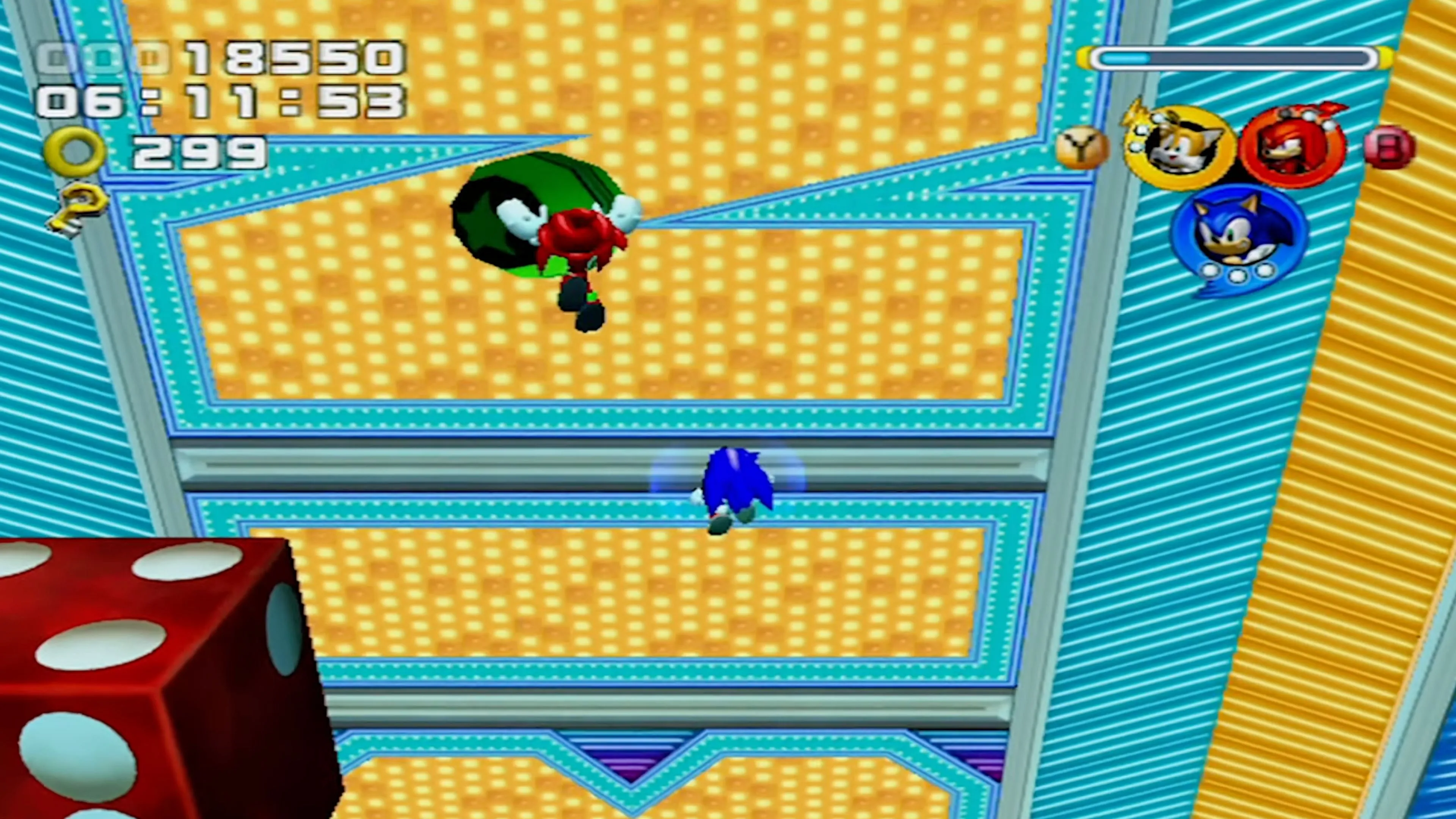 Đội Chaotix vượt qua những chướng ngại vật phức tạp trong Sonic Heroes