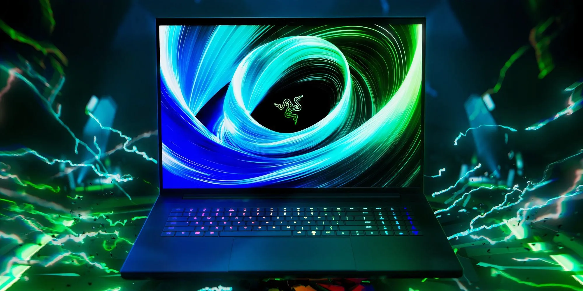 Laptop gaming Razer Blade minh họa khả năng tối ưu hiệu năng với dock Thunderbolt 5 và eGPU Core X V2.