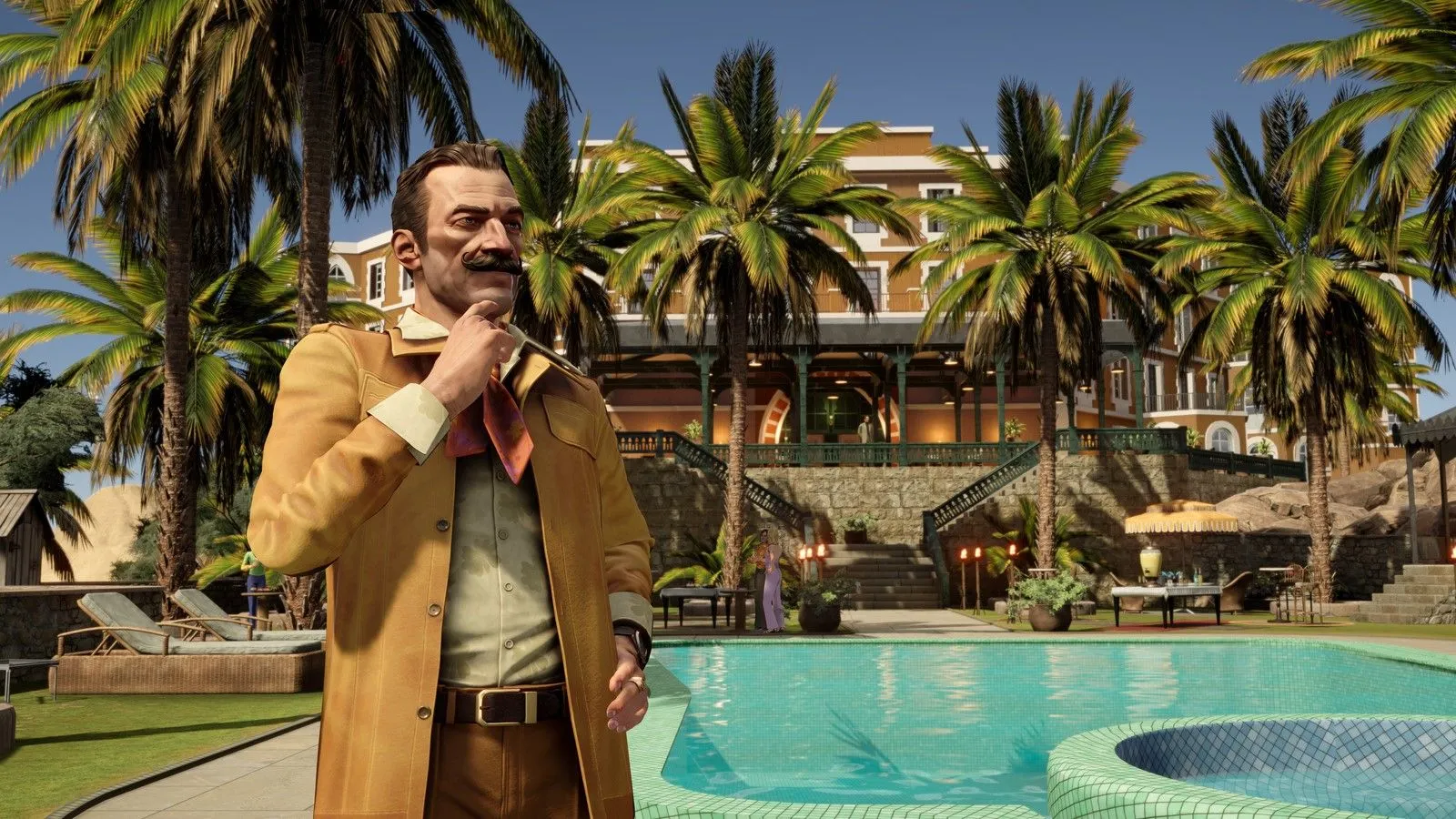 Thám tử Hercule Poirot trong game Agatha Christie Death on the Nile đứng gần hồ bơi sang trọng, bối cảnh Ai Cập thập niên 70