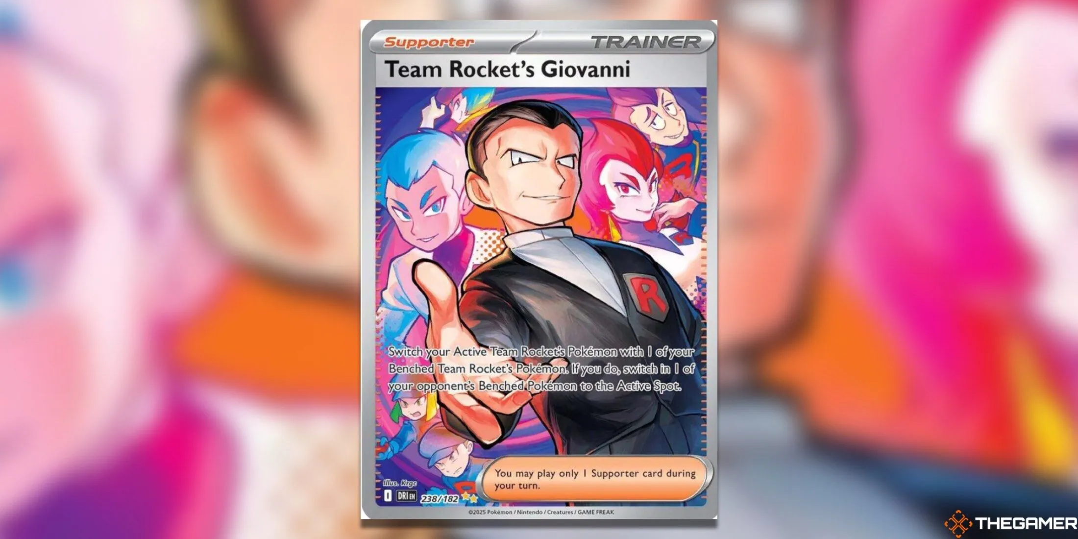 Thẻ bài Giovanni của Team Rocket Special Illustration Rare trong Pokemon TCG Destined Rivals, với Giovanni, Archer và Ariana thể hiện sự quyền uy của trùm phản diện