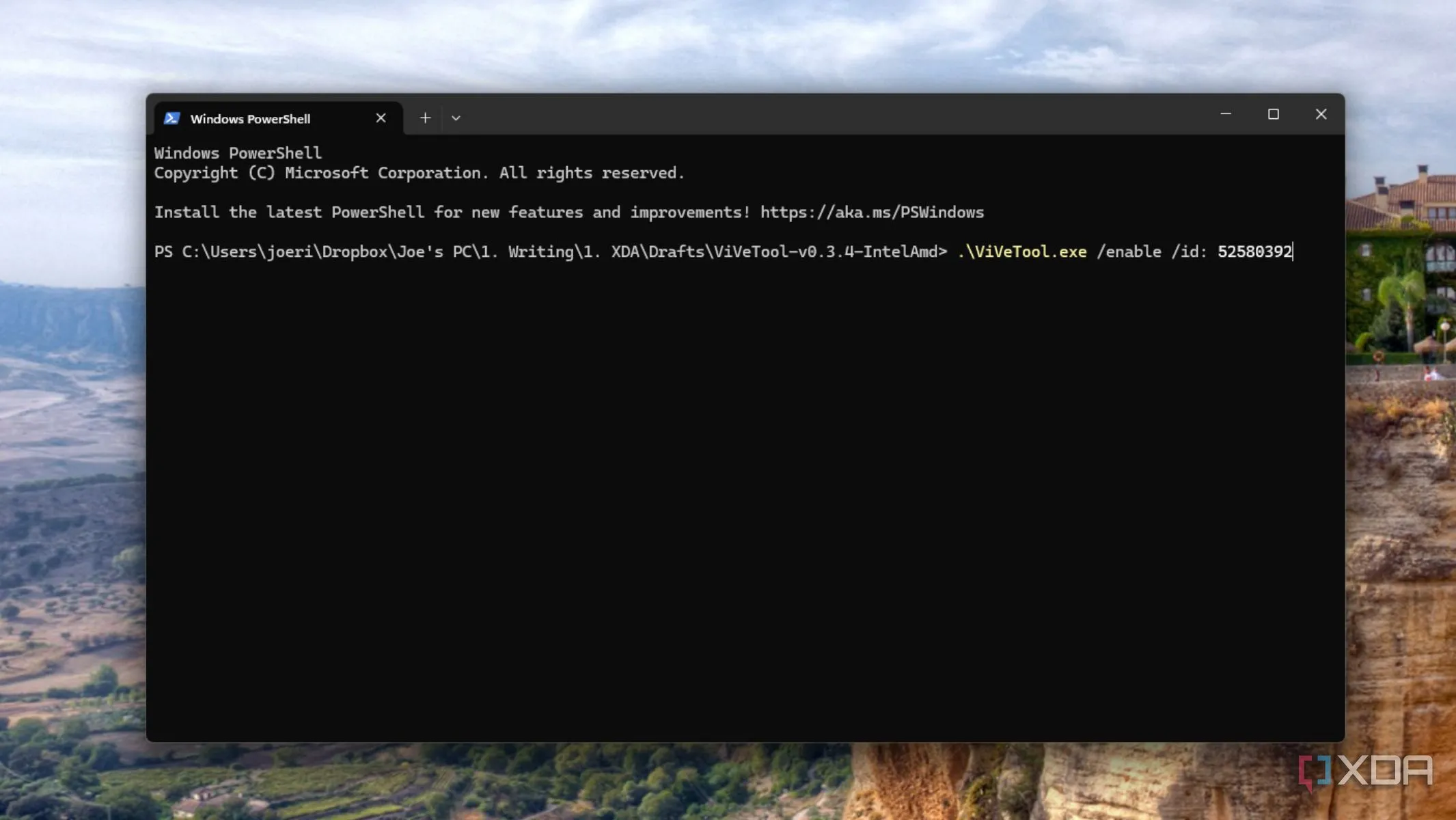 Ảnh minh họa bước kích hoạt Full Screen Experience trên Windows 11 bằng ViVeTool, cho thấy quá trình bật tính năng thử nghiệm