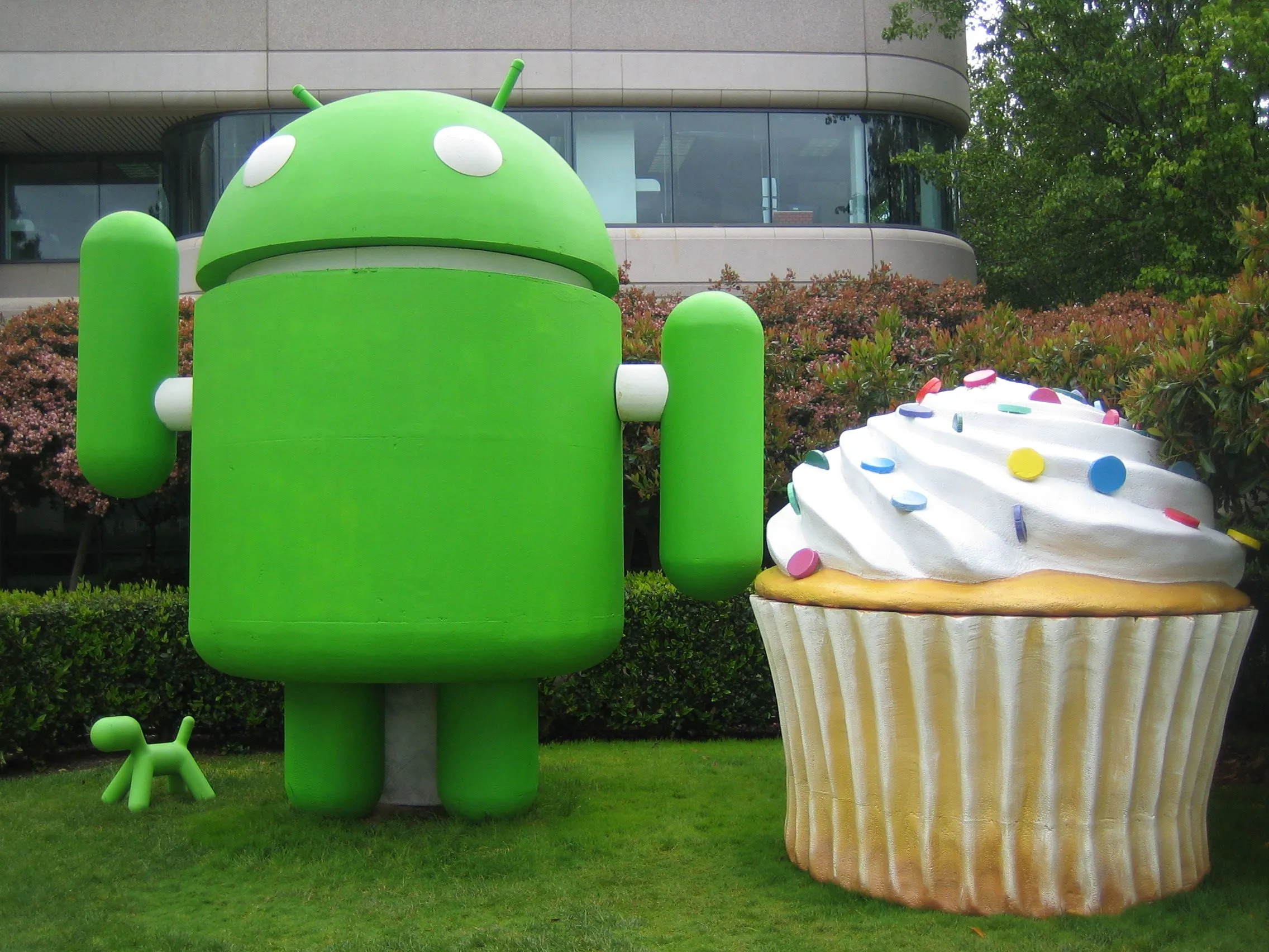 Biểu tượng Android cupcake tại Googleplex minh họa ý tưởng khen thưởng
