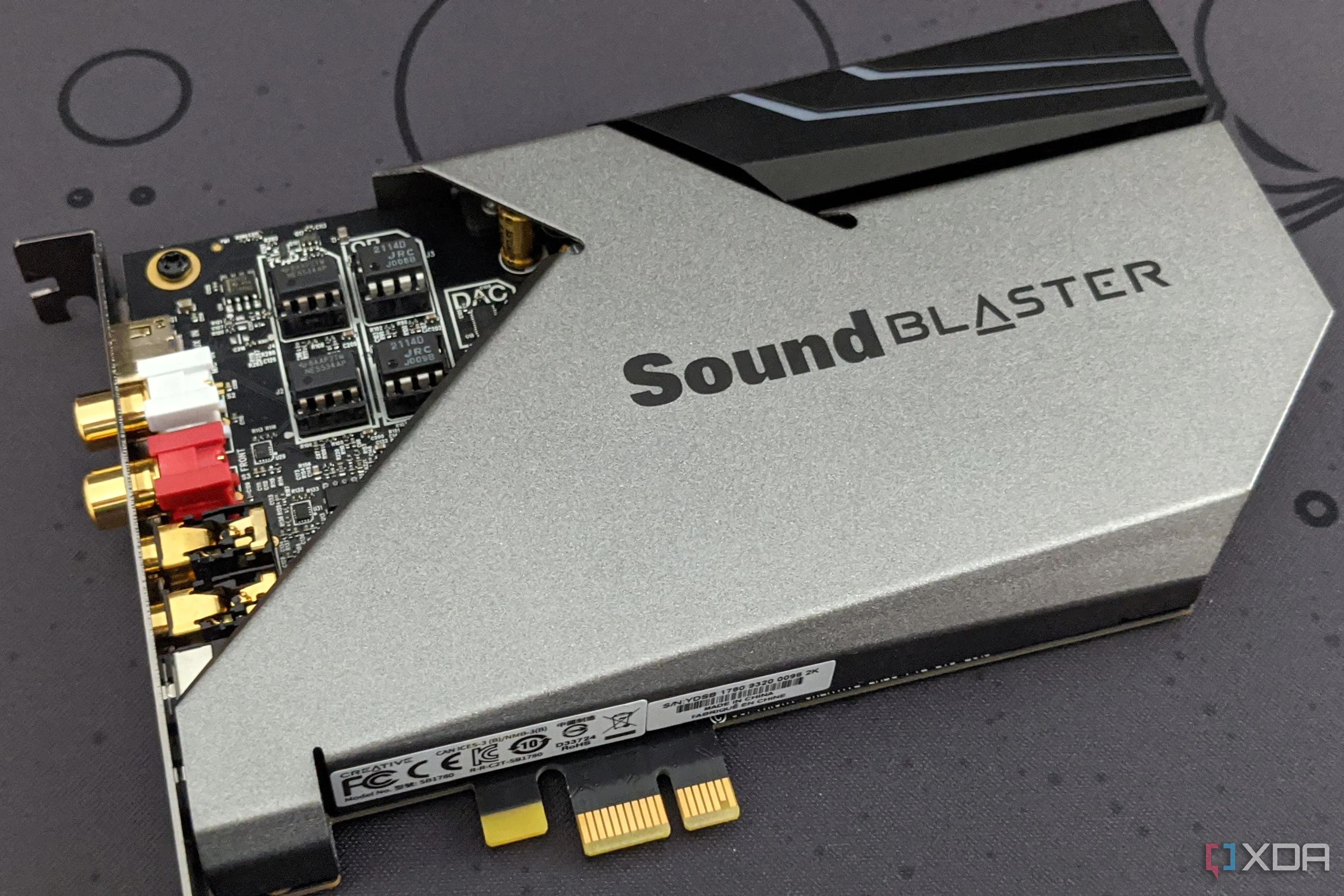 Card âm thanh Sound Blaster AE-9 — ví dụ card rời cho audiophile và studio