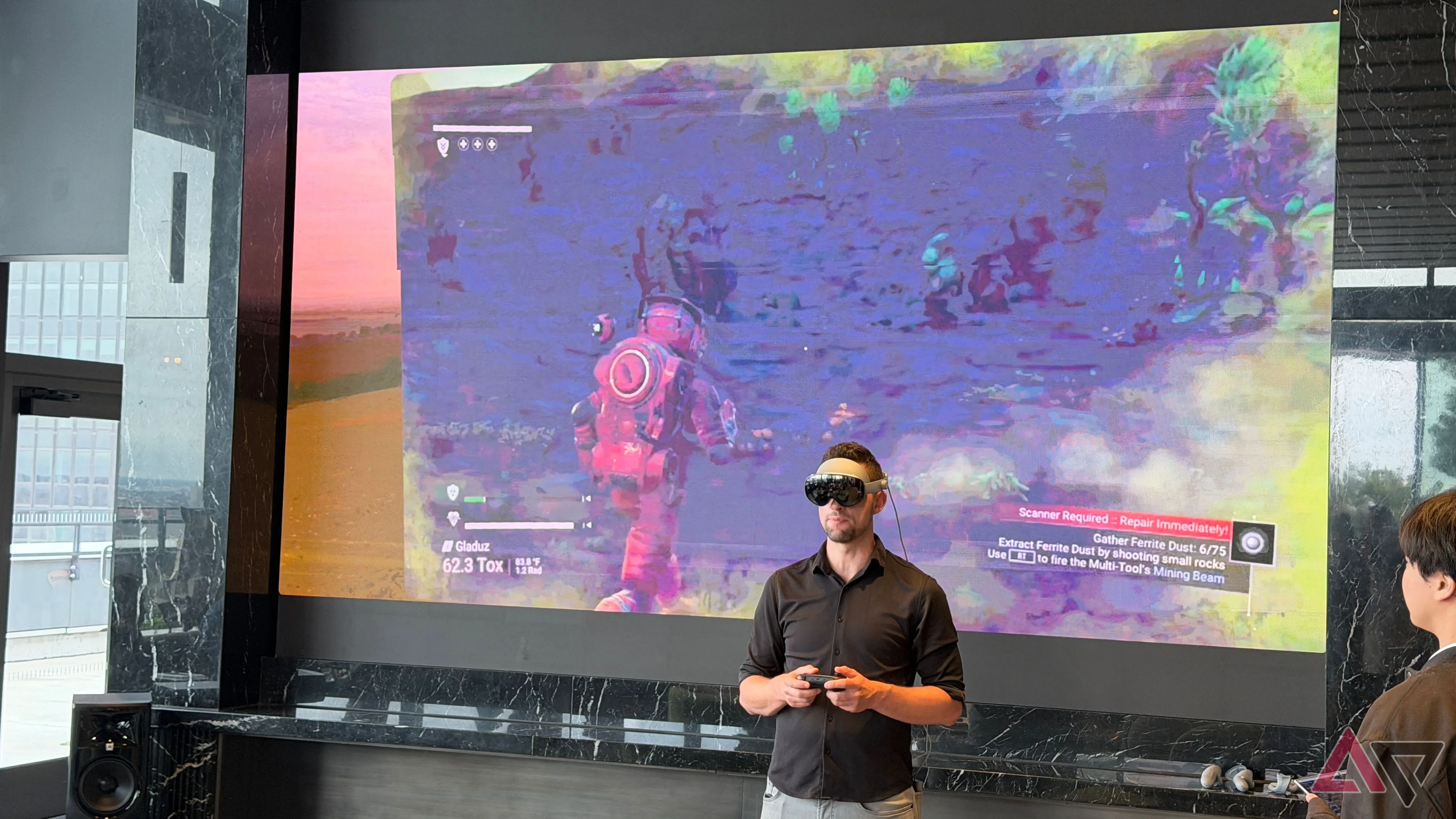 Galaxy XR trình chiếu giao diện trò chơi No Man trên màn hình ảo lớn