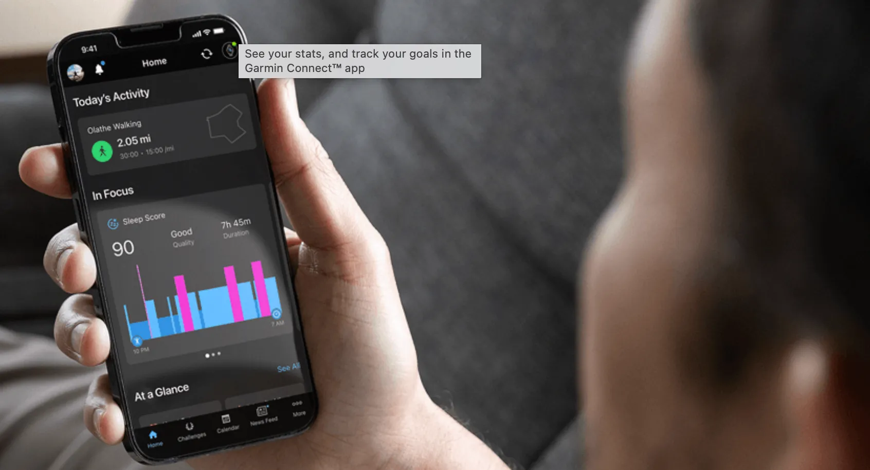 Màn hình ứng dụng Garmin Connect trên điện thoại, minh hoạ quá trình ghép nối và đồng bộ dữ liệu sức khoẻ