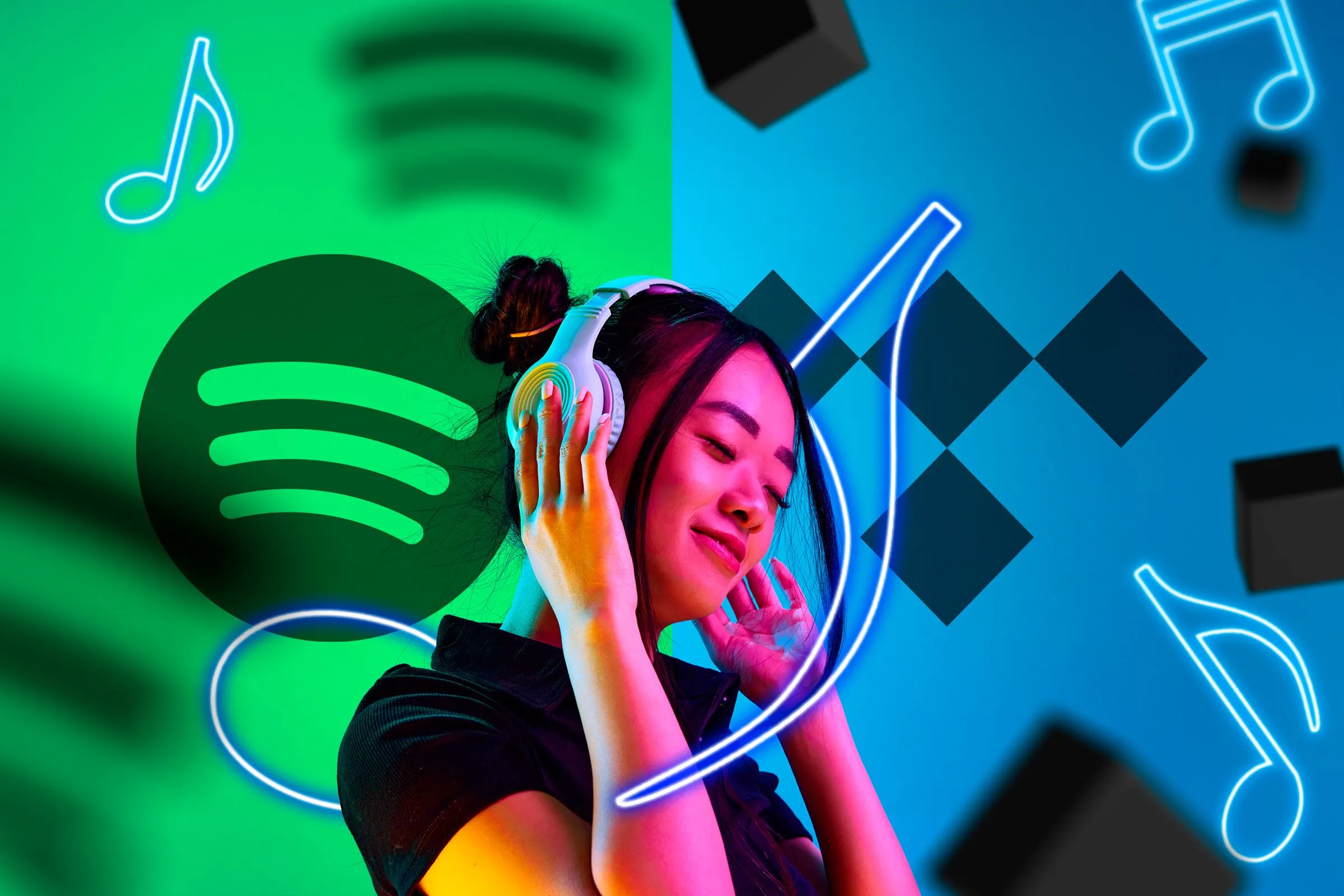 Phụ nữ nghe nhạc bằng tai nghe, so sánh logo Spotify và Tidal đại diện cho cuộc đua chất lượng âm thanh