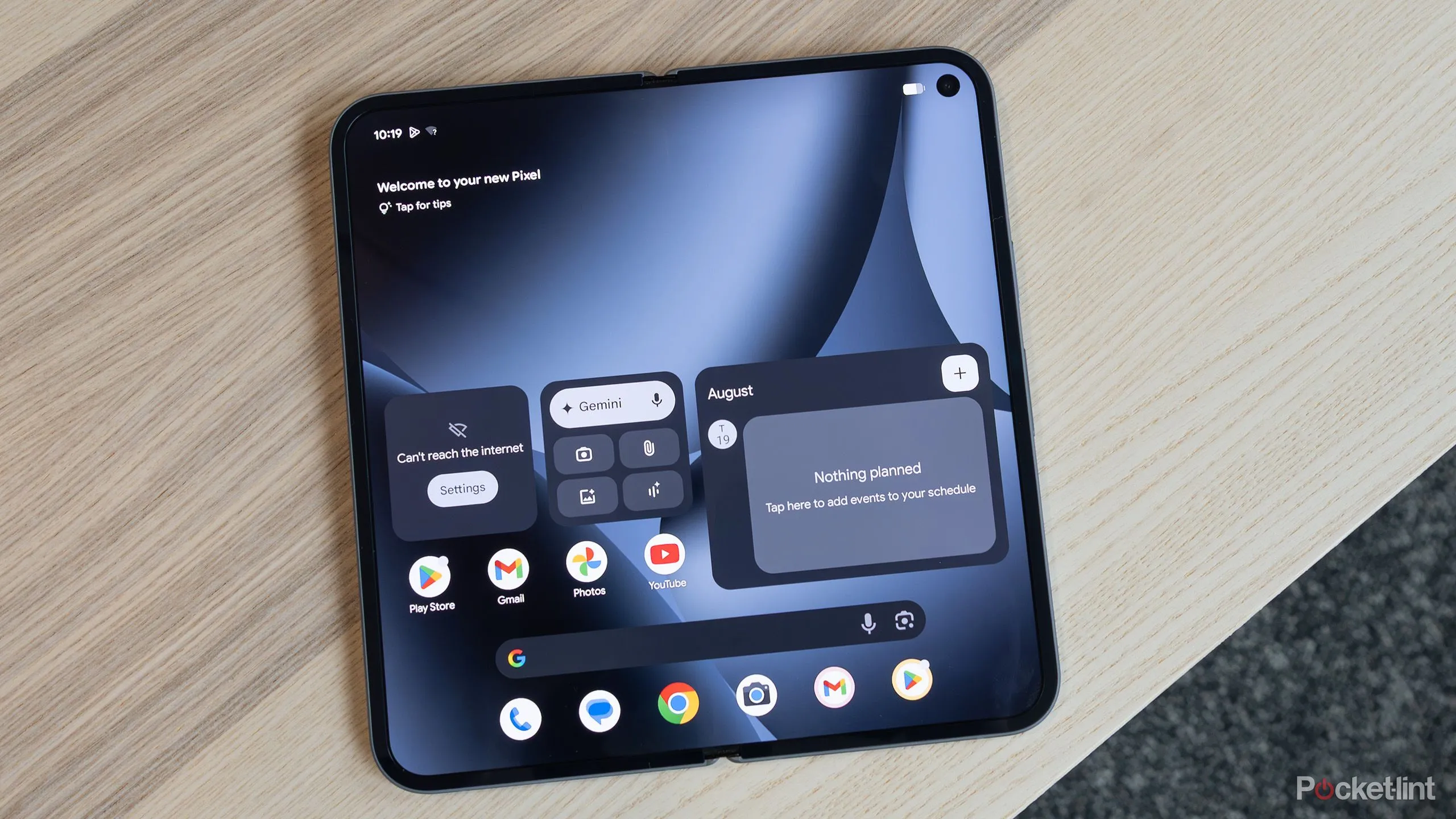 Pixel 10 Pro Fold mở trạng thái hiển thị màn hình trong bài kiểm tra, bối cảnh thảo luận lỗi pin và cập nhật phần mềm tháng 11