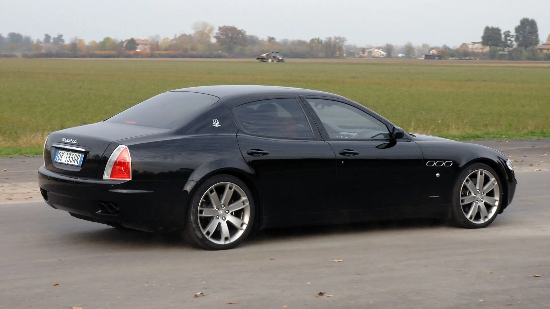 Quattroporte 2007 góc sau 3/4 màu đen