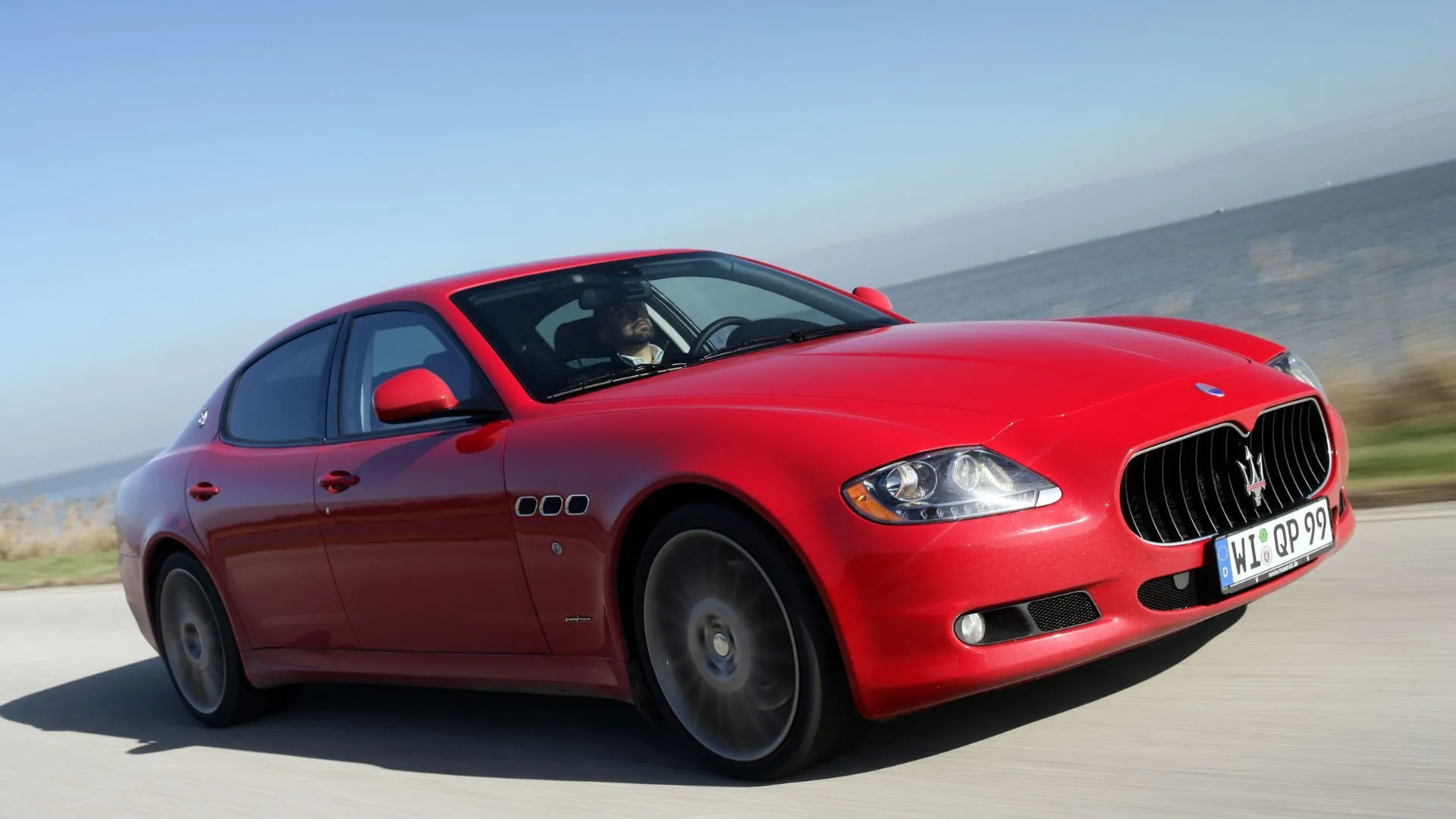 Quattroporte 2008 màu đỏ - góc trước 3/4