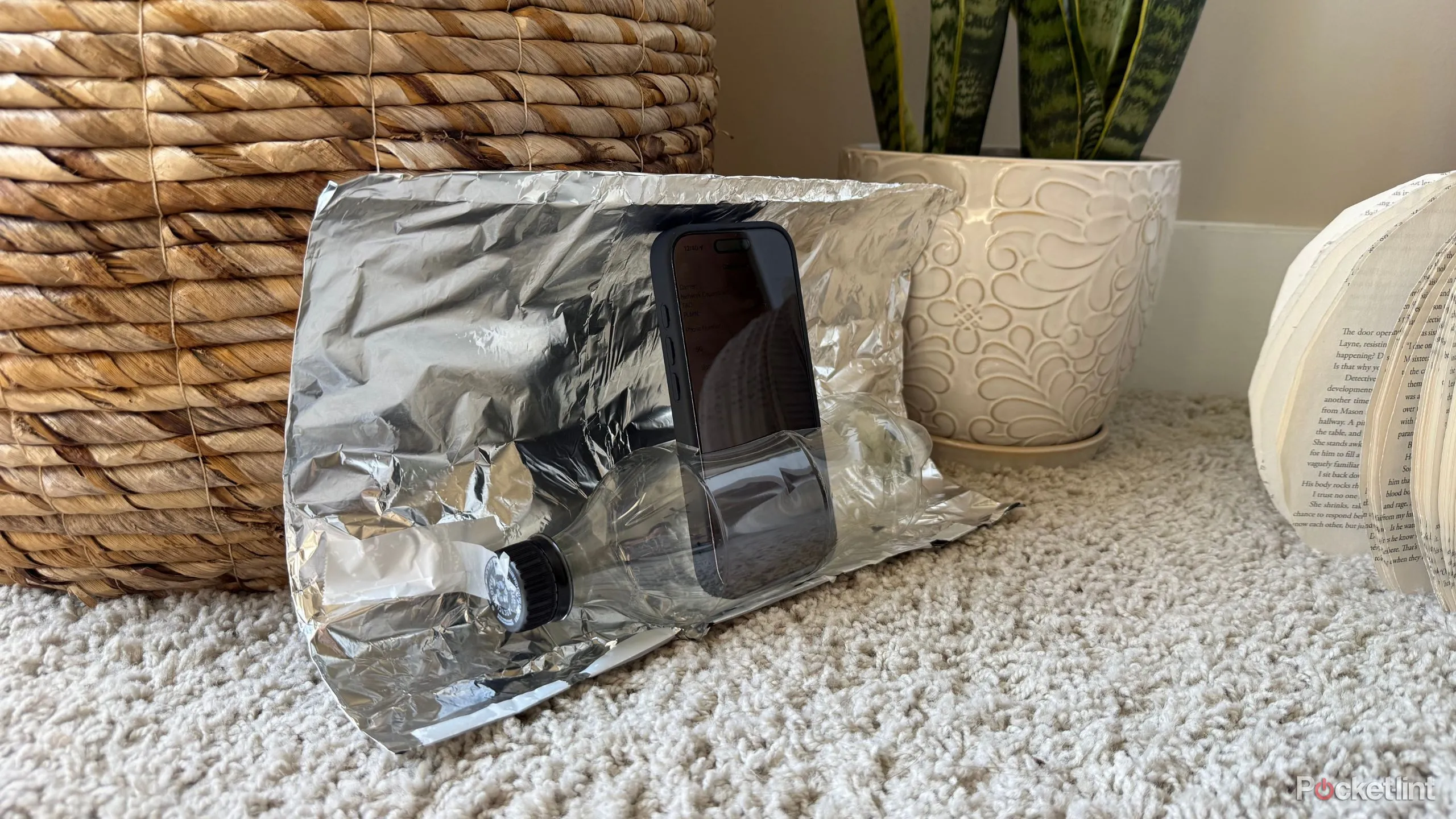 Quy trình làm bộ khuếch đại: tấm nhôm, chai nhựa và uốn thành parabola.